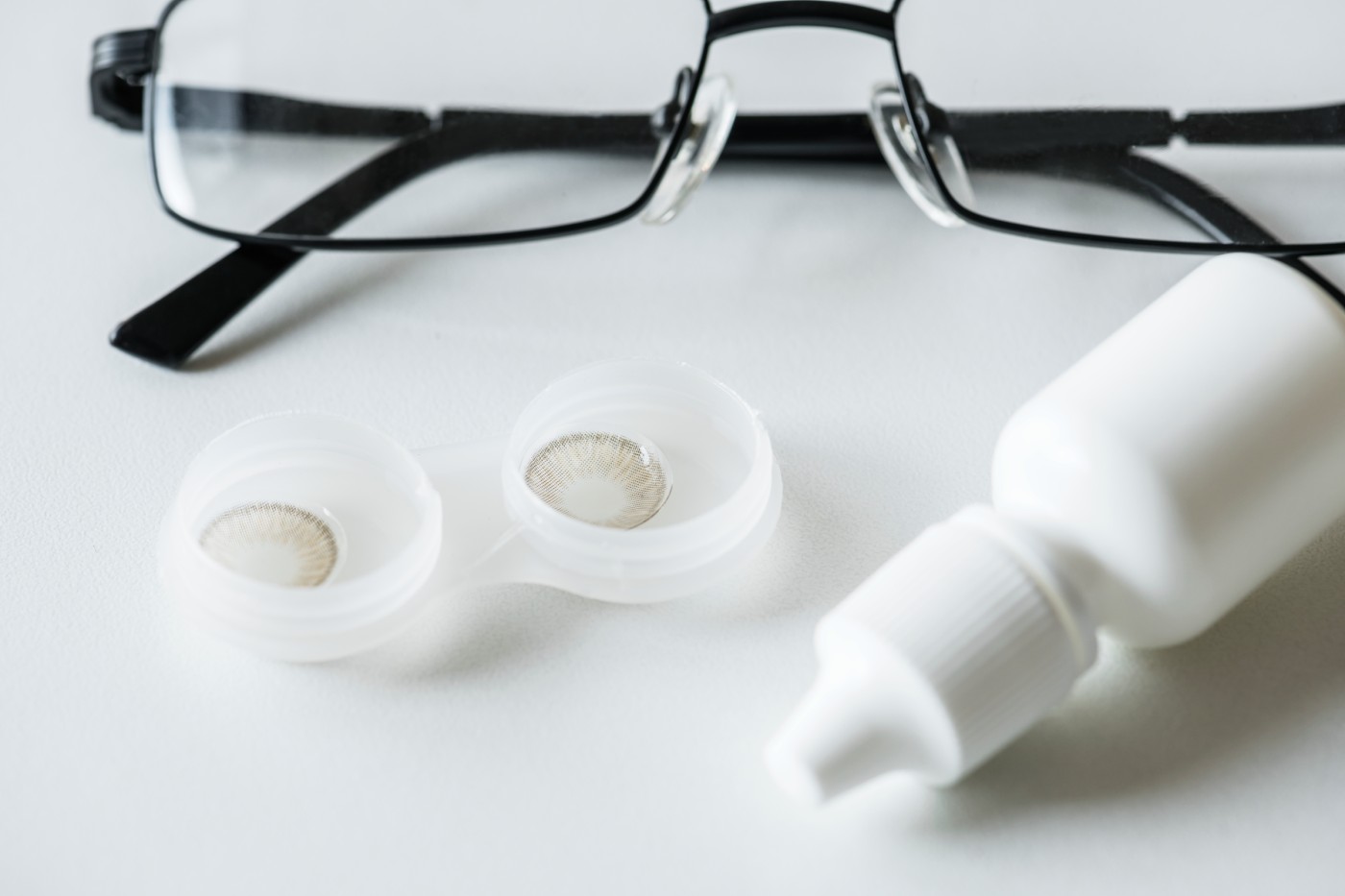 Contact Lens or Glasses – Which One Should You Wear?